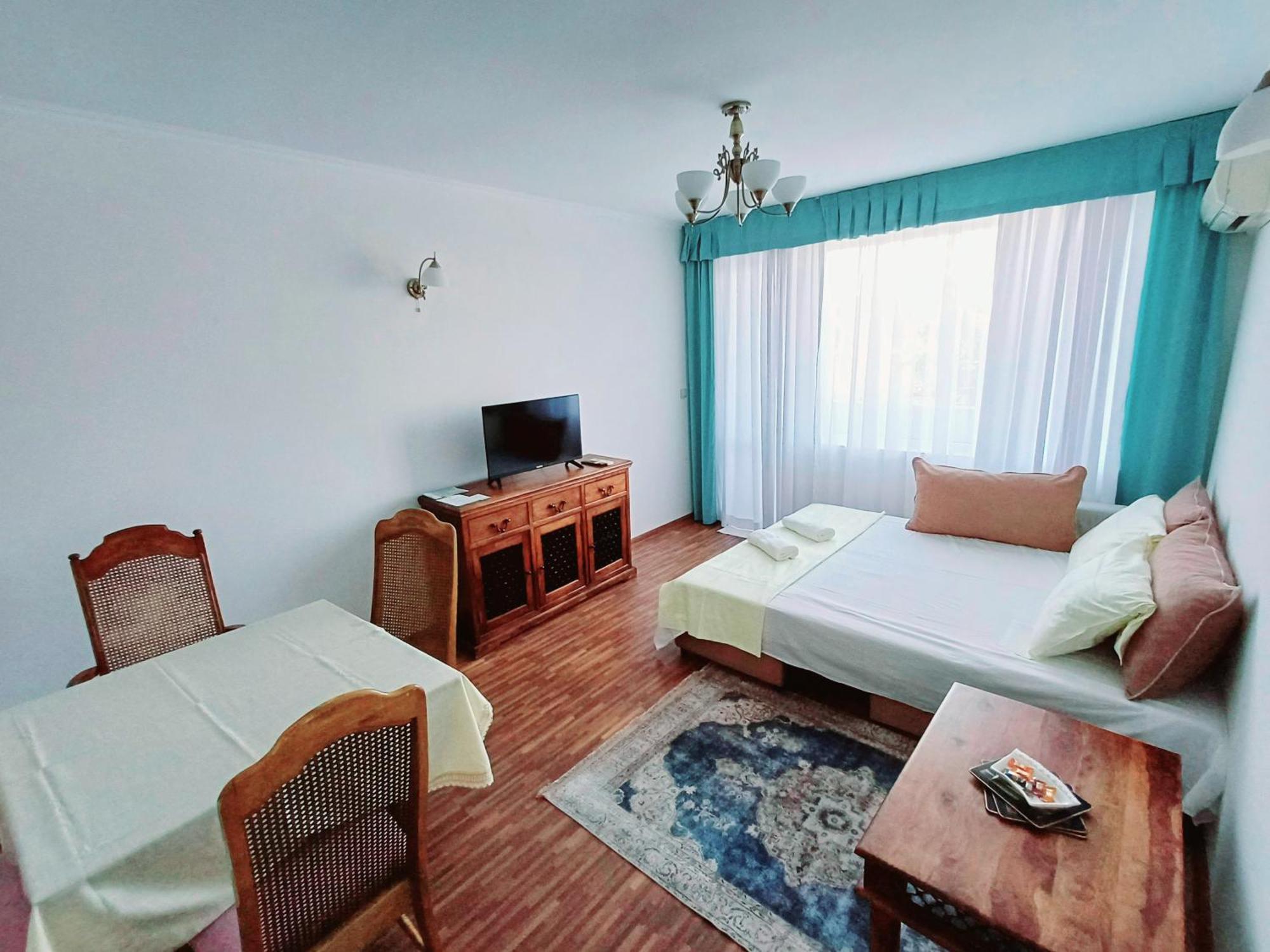 Wild Cherry Apartments Saints Constantine and Helena Екстер'єр фото